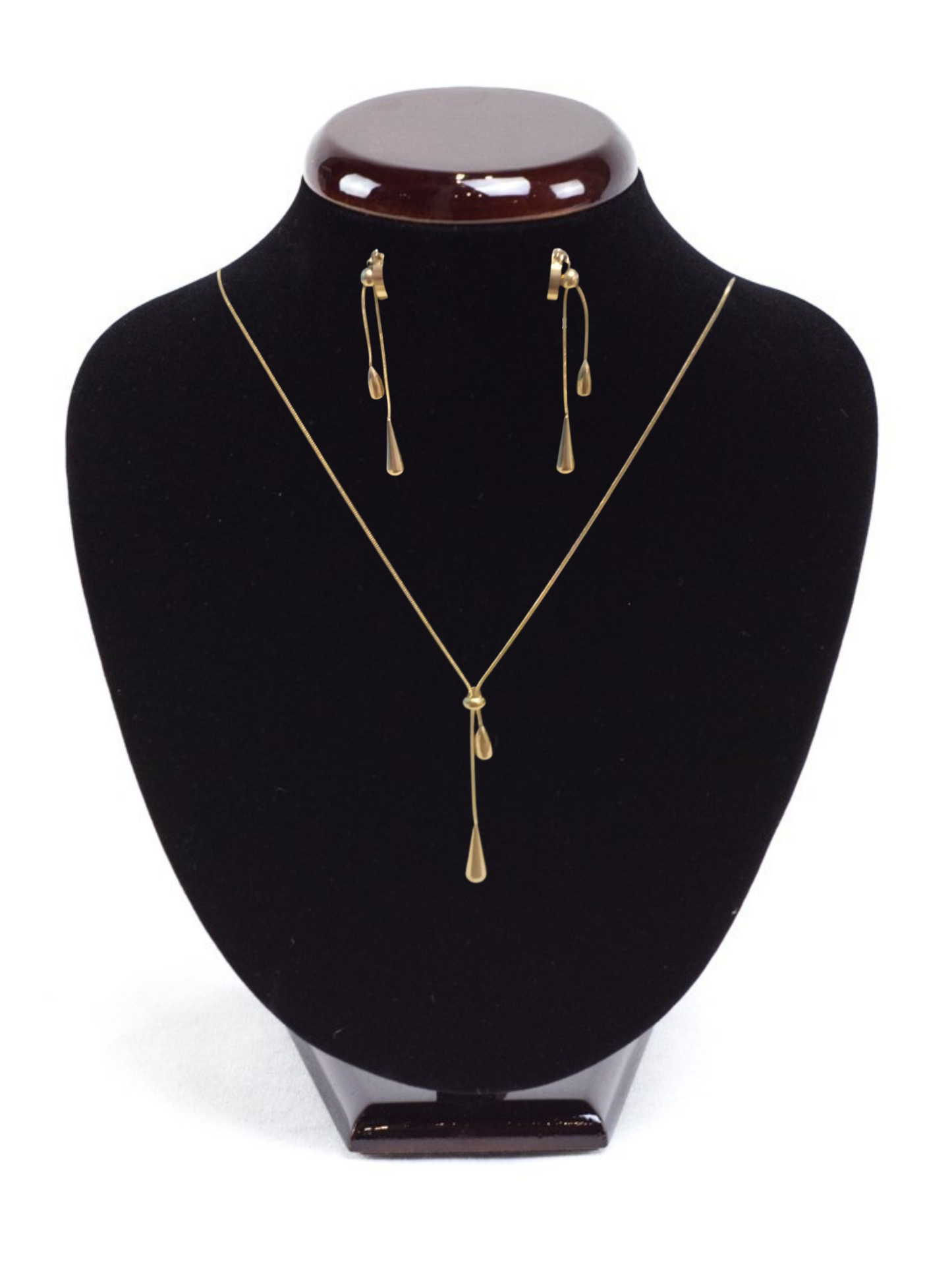 Conjunto de collar y pendientes de acero inoxidable en tono dorado